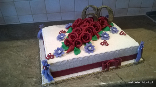 Tort urodzinowy na 60- tkę #urodzinowy #tort #okazjonalny #tort #torty #róże #kwiaty 60 #urodziny