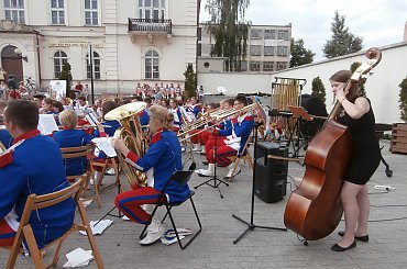 Koncert przy fontannach. Dyryguje Dariusz Krajewski #Grandioso #MDK #Radom