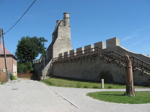Brama do miasta i fragment murów