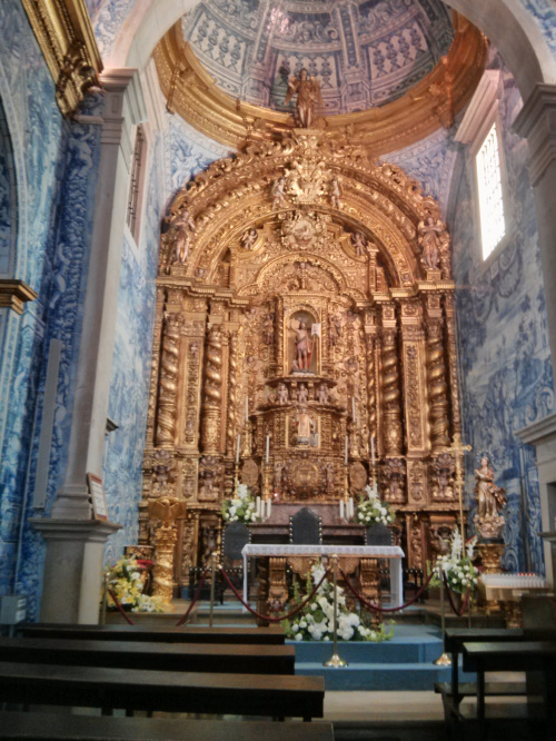 Almencil, wnętrze kościoła